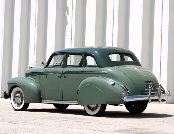 1941 Studebaker Champion DeLux-Tone Cruising Sedan (3-G)
