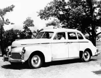 1942 Studebaker Commander Custom Cruising Sedan (12A) '08.1941–01.1942