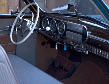 Передня панель 1948 Studebaker Commander Regal DeLuxe 5-passenger Coupe (15A C5)