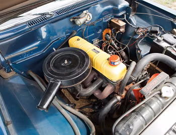 Під капотом 1965 Studebaker Commander Sedan (С-11/C-51 Y4)