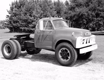 1962 Studebaker 7E35 Diesel Tractor Truck '1961–62