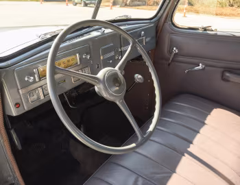 Передня панель 1937 Studebaker Model J5 Coupe-Express