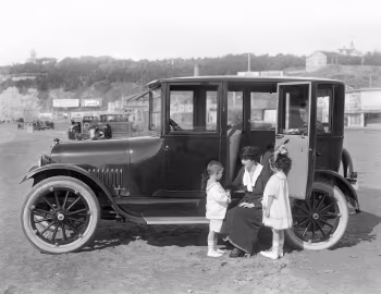 1918 Studebaker Model SH Sedan