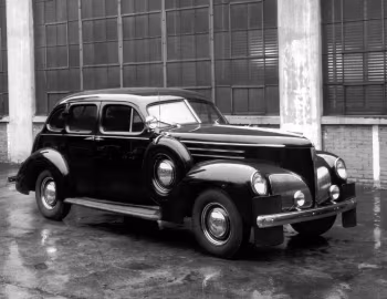 1939 Studebaker President Cruising Sedan Armored (5C)