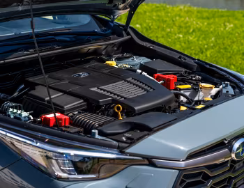 Sob o capô Subaru Crosstrek e-Boxer [EU-spec] '2023–pr.