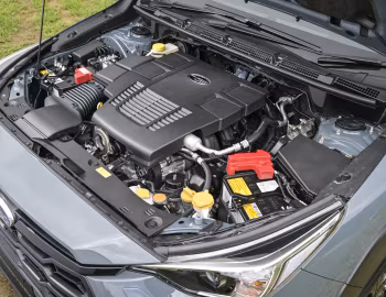 Sob o capô Subaru Crosstrek e-Boxer Touring [Japan] '2023–pr.