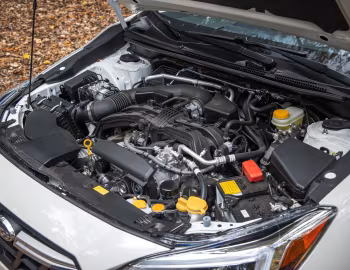 Sob o capô 2021–23 Subaru Crosstrek Limited (GT) '2020–23