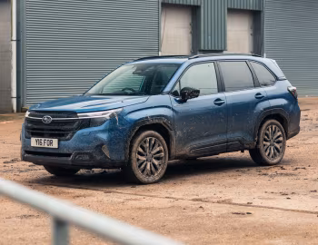 Subaru Forester e-Boxer [UK-spec] '2025–pr.