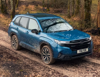Subaru Forester e-Boxer [UK-spec] '2025–pr.