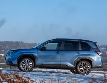 Subaru Forester e-Boxer [UK-spec] '2025–pr.