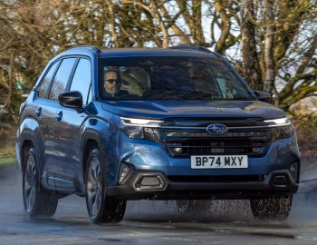Subaru Forester e-Boxer [UK-spec] '2025–pr.