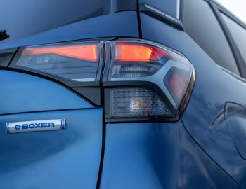 Subaru Forester e-Boxer [UK-spec] '2025–pr.