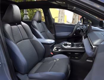 Interior Subaru Solterra [EU-spec] '2025–pr.
