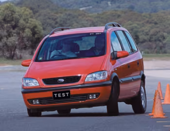 Subaru Traviq (XM) '2001–04