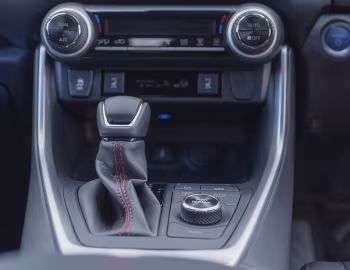 Интерьер Suzuki Across [UK-spec] '2020–26