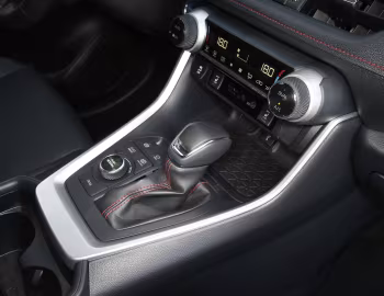 Интерьер Suzuki Across [Worldwide] '2020–26