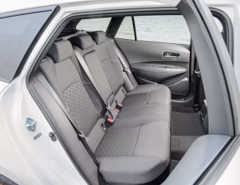 Интерьер Suzuki Swace [UK-spec] '2023–н.в.