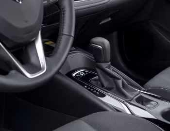 Интерьер Suzuki Swace [EU-spec] '2020–23