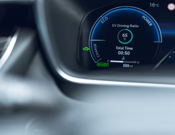 Интерьер Suzuki Swace [UK-spec] '2023–н.в.