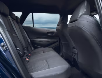Интерьер Suzuki Swace [UK-spec] '2023–н.в.