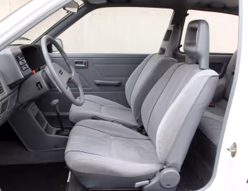 Интерьер Suzuki Swift 3-door '1984–86