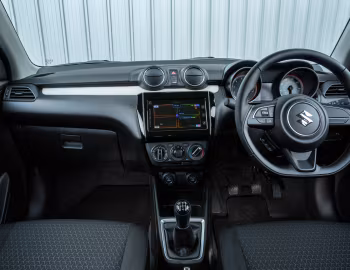 Тарпеда Suzuki Swift "Attitude" [UK-spec] '2019–23
