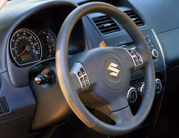 Интерьер 2007–10 Suzuki SX4 [North America] '2006–10