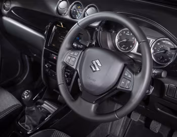 Інтэр'ер Suzuki Vitara "Kuro" [UK-spec] '2018