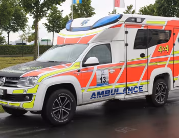 Volkswagen Amarok 2.0 TDI 4motion Tamlans Ambulance [Finland] '2013–16