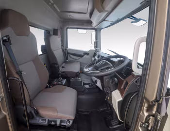 Interior Tata Prima 35.K '2025–pr.