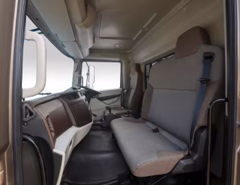 Interior Tata Prima 35.K '2025–pr.