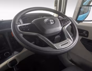 Interior Tata Prima E.55S '2025–pr.