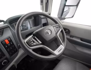 Interior Tata Prima H.28 '2025–pr.