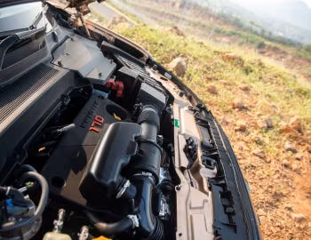 Bajo el capó Tata Safari '2023–pr.