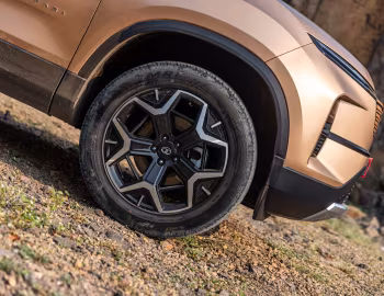 Tata Safari '2023–pr.