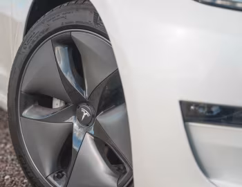 Tesla Model 3 [UK-spec] '2019–23