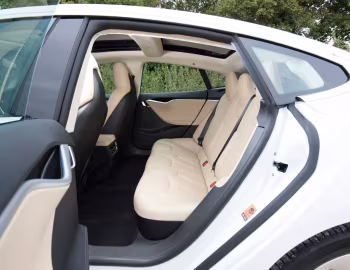 Интерьер Tesla Model S 60D [UK-spec] '2016–17