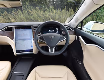 Торпедо Tesla Model S 60D [UK-spec] '2016–17