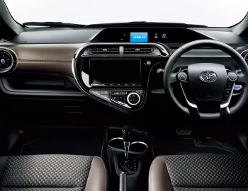 Panel frontal Toyota Aqua Crossover "Glam" '09.2018–07.2021