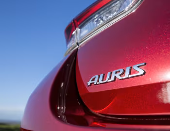 Toyota Auris [UK-spec] '2015–19