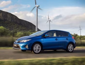 Toyota Auris Hybrid [South Africa] '2013–15