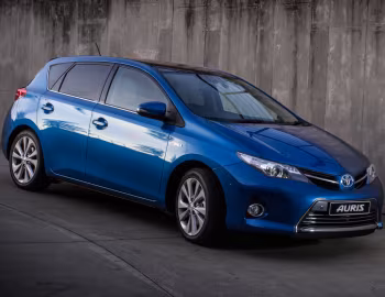 Toyota Auris Hybrid [South Africa] '2013–15