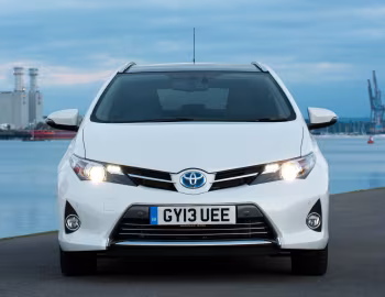 Toyota Auris Touring Sports Hybrid [UK-spec] '2013–15