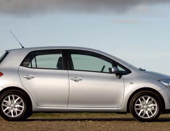 Toyota Auris 5-door [UK-spec] '2007–10