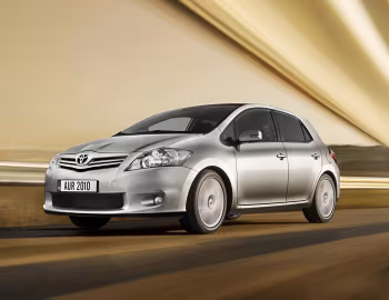 Toyota Auris 5-door '2010–12