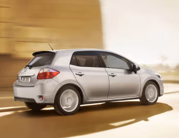 Toyota Auris 5-door '2010–12