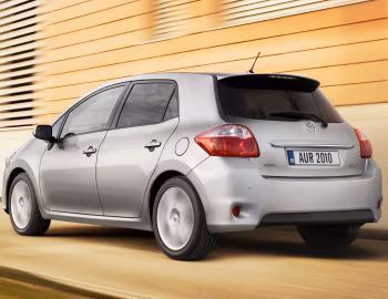 Toyota Auris 5-door '2010–12
