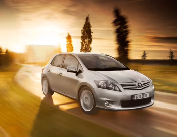 Toyota Auris 5-door '2010–12