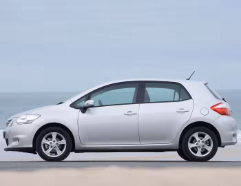 Toyota Auris 5-door [UK-spec] '2010–12