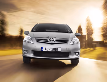Toyota Auris 5-door '2010–12